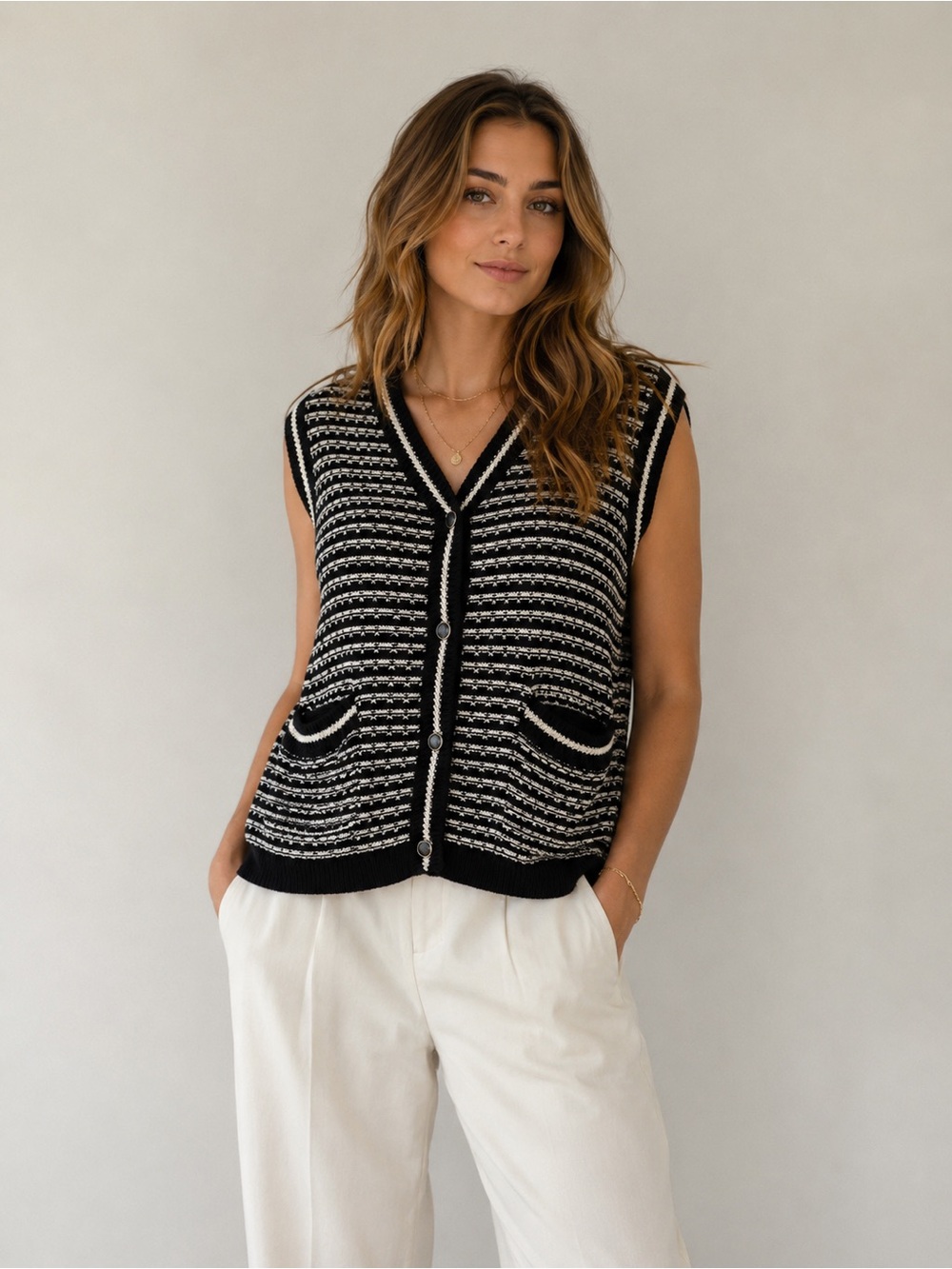 NWT Evereve Willa Lady Like Sweater Vest Black White Knit Button Front - Medium
